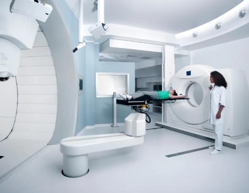 精準放療的新紀元：質(zhì)子治療系統(tǒng)的臨床應用與優(yōu)勢