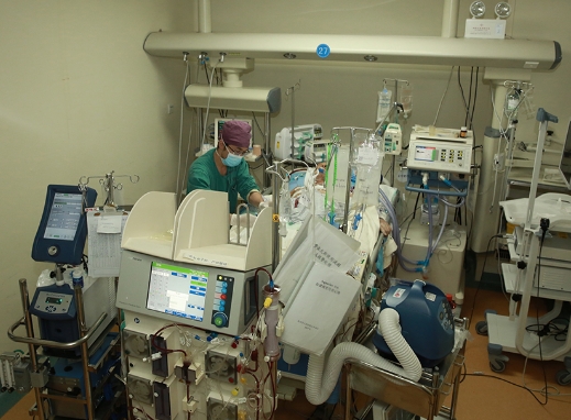 生命支持的高級(jí)形式——體外膜肺氧合機(jī)(ECMO)的工作原理與應(yīng)用